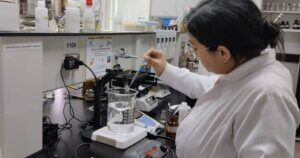 Lee más sobre el artículo Laboratorio Bioanalítico y Bioequivalencia del IVIC incursiona con productos naturales