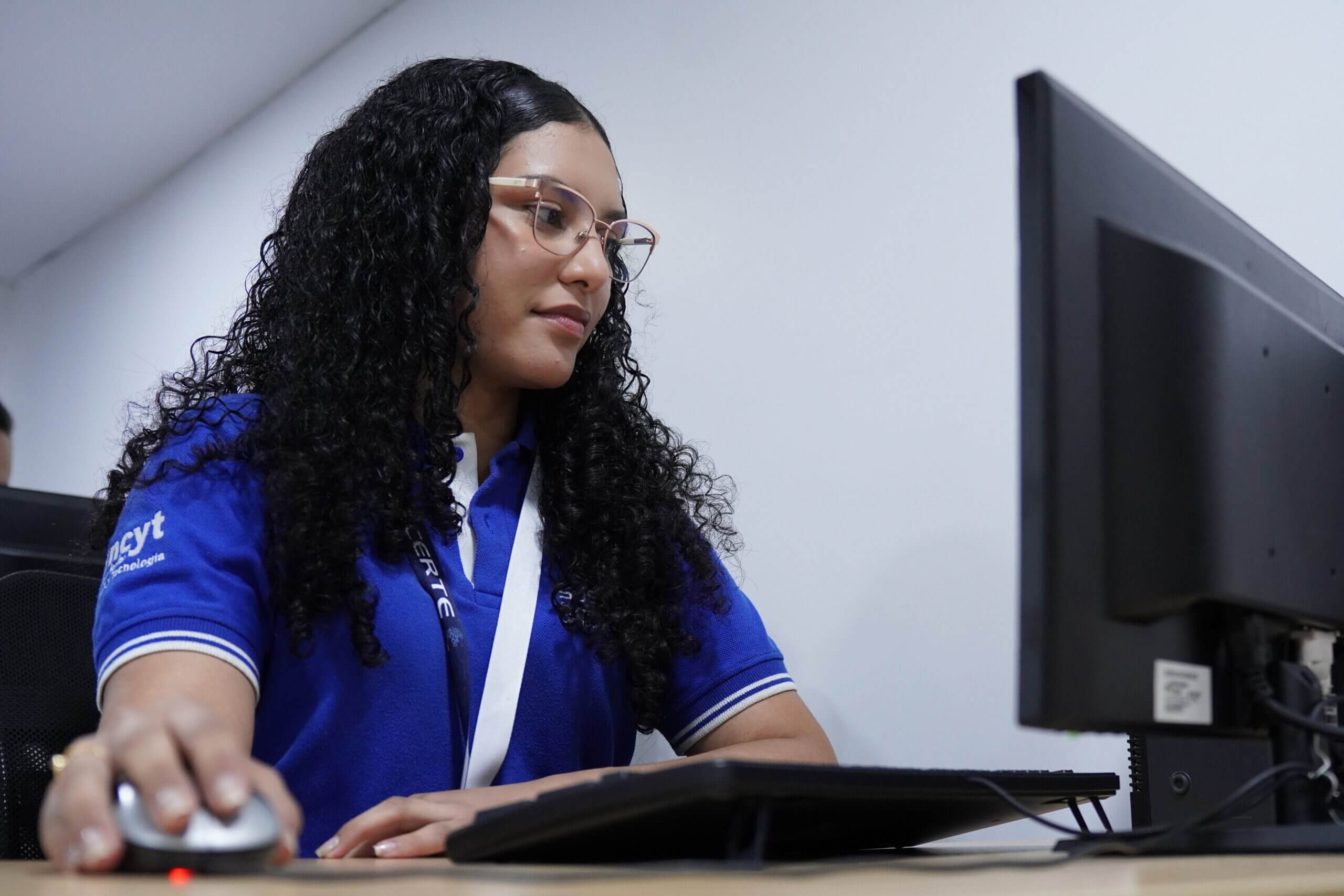 Lee más sobre el artículo Diosmary Cedeño: empoderando a las mujeres en las ciencias y la tecnología