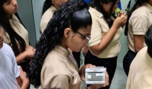 Lee más sobre el artículo Estudiantes de Aragua refuerzan sus conocimientos sobre Tecnologías de la Información y las Comunicaciones