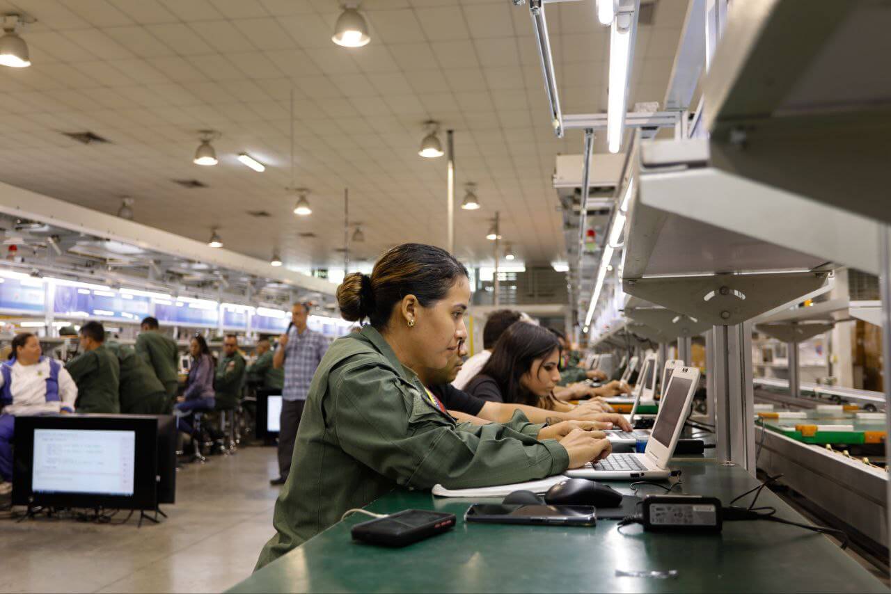 Lee más sobre el artículo Efectivos de la FANB se forman en materia de robótica educativa