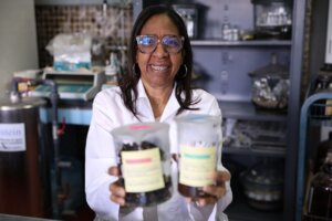 Lee más sobre el artículo Dra. Cristina Parra: mujer dedicada a las ciencias de los biomateriales