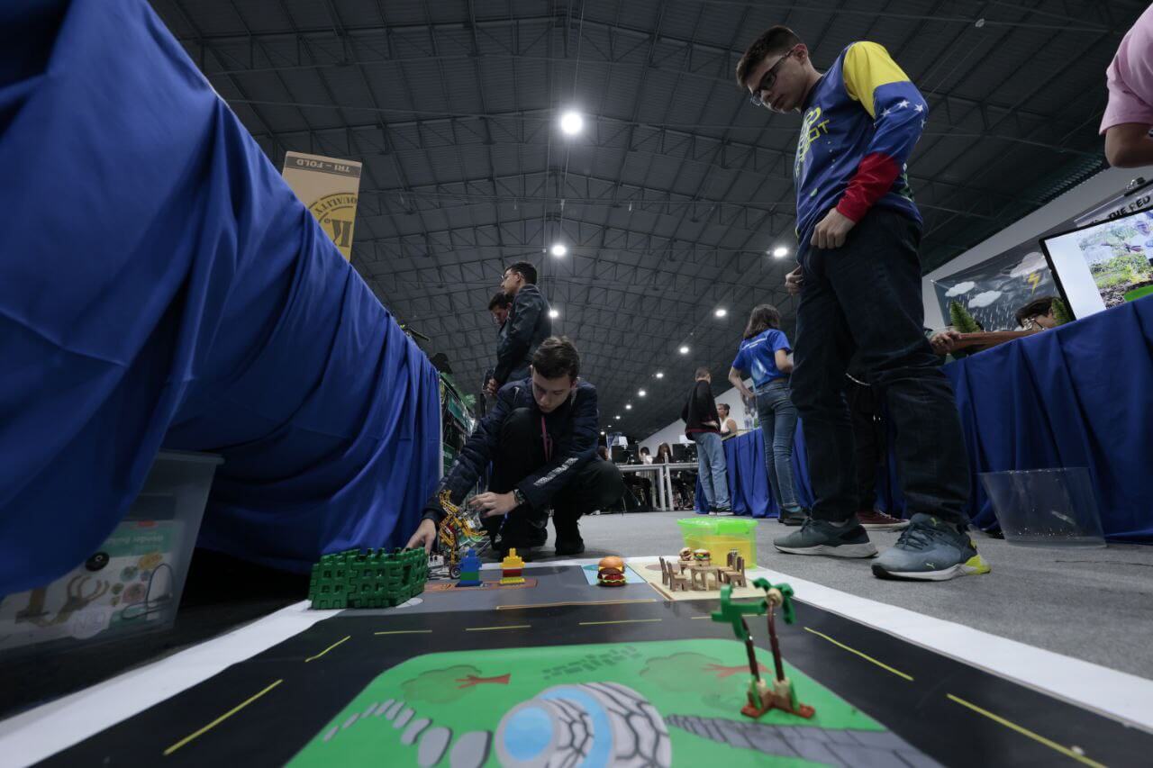Lee más sobre el artículo Olimpiada Nacional de Robótica 2024 desbordó creatividad e ingenio