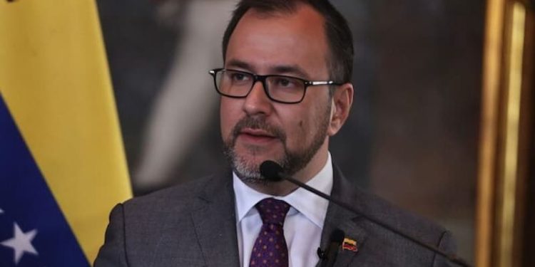 Lee más sobre el artículo Venezuela rompe relaciones diplomáticas con Perú tras declaraciones injerencistas