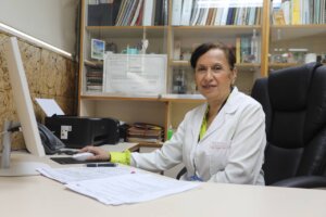 Lee más sobre el artículo Avanza reactivación del servicio de elaboración y dispensación de fórmulas magistrales cosméticas de la UCV