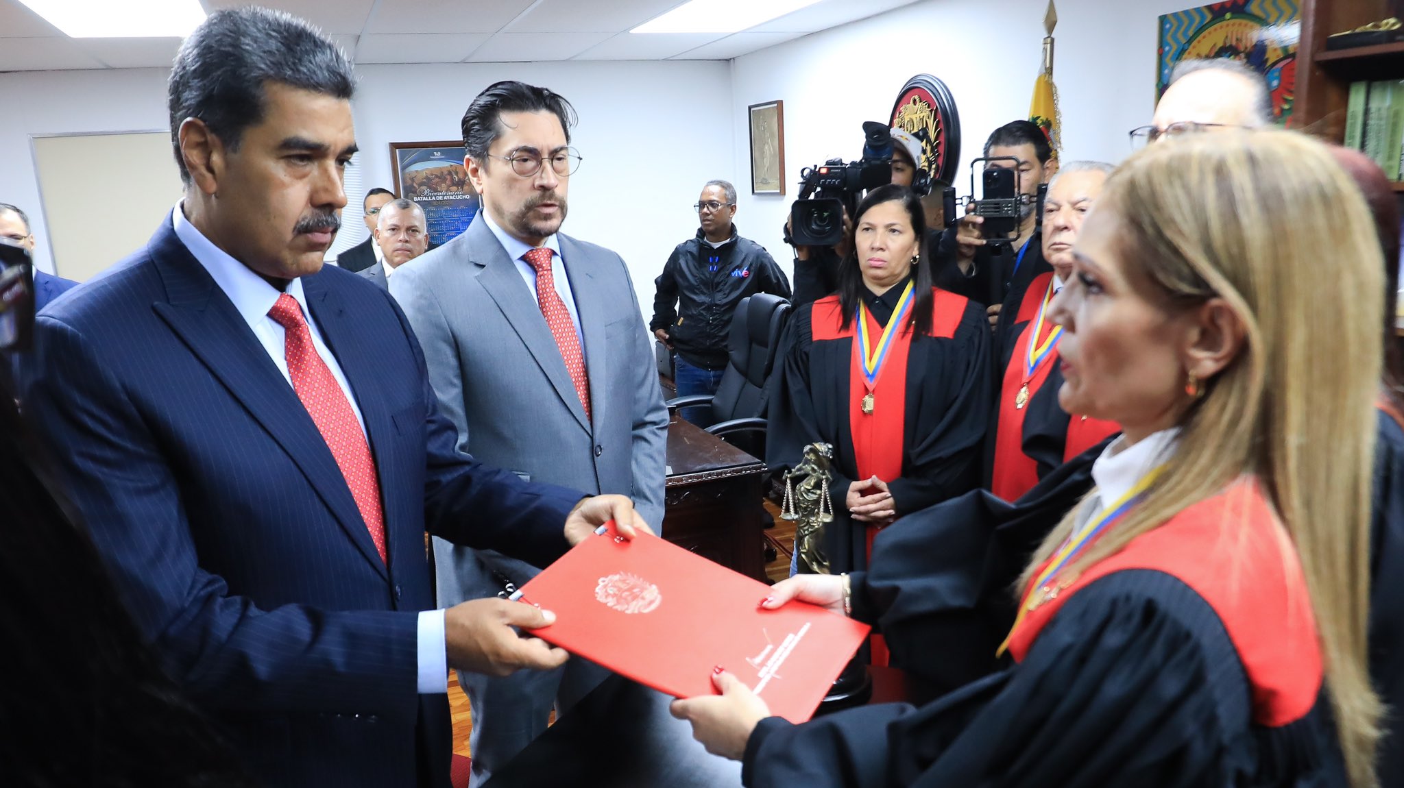 Lee más sobre el artículo Nicolás Maduro solicita a Sala Electoral del TSJ dirimir ataque al proceso electoral venezolano