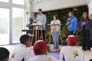 Lee más sobre el artículo Gobierno Bolivariano aprueba 1300 nuevas becas nacionales de posgrado y fortalecimiento académico