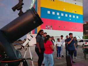 Lee más sobre el artículo <strong>Niños y jóvenes de La Guaira disfrutaron de jornada astronómica con el Mincyt</strong>