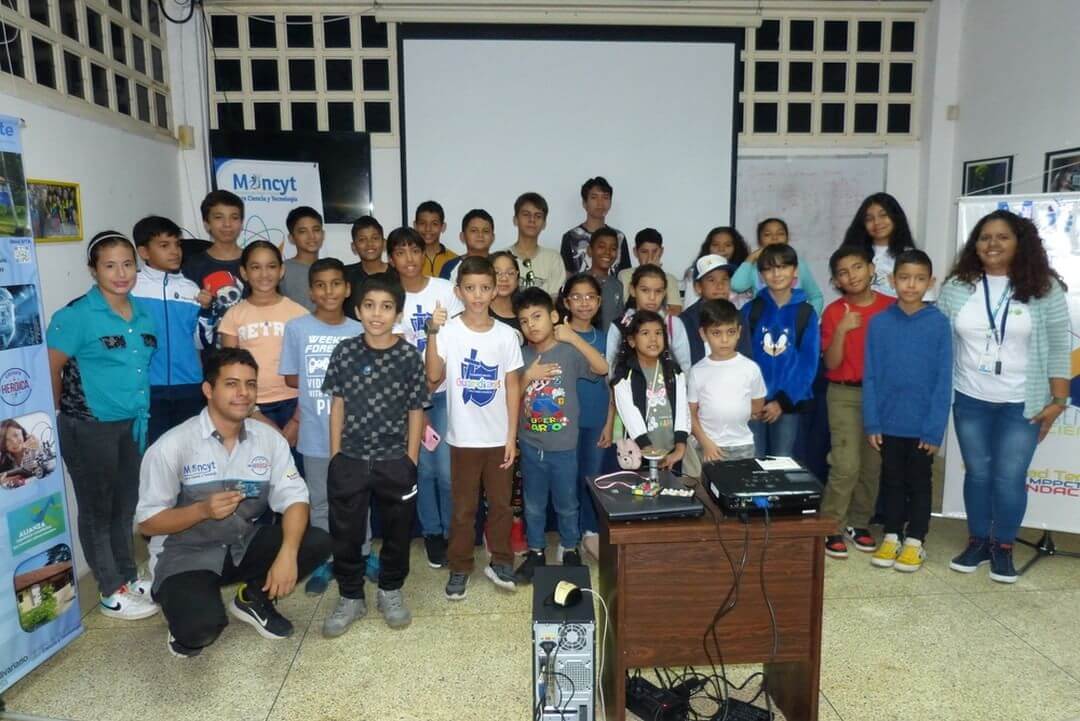 En este momento estás viendo <strong>Taller “Un viaje hacia la electrónica” despierta interés de niños y niñas de Aragua por las ciencias</strong>