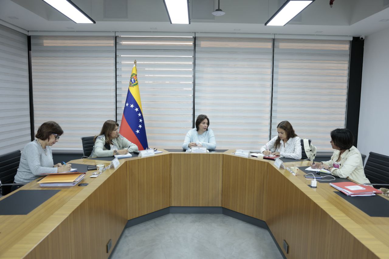 En este momento estás viendo Vicepresidencia Sectorial de Ciencia, Tecnología, Educación y Salud evalúa planes de atención social para el pueblo