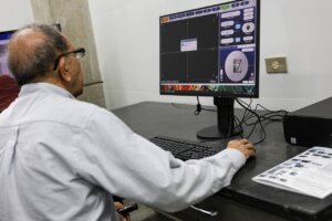 Lee más sobre el artículo Gobierno Nacional dota con equipos tecnológicos al Centro de Microscopía Electrónica de la Facultad de Ciencias de la UCV