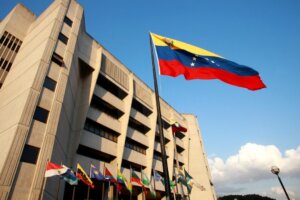 Lee más sobre el artículo TSJ declara competente recurso contencioso electoral y cita a candidatos a declarar
