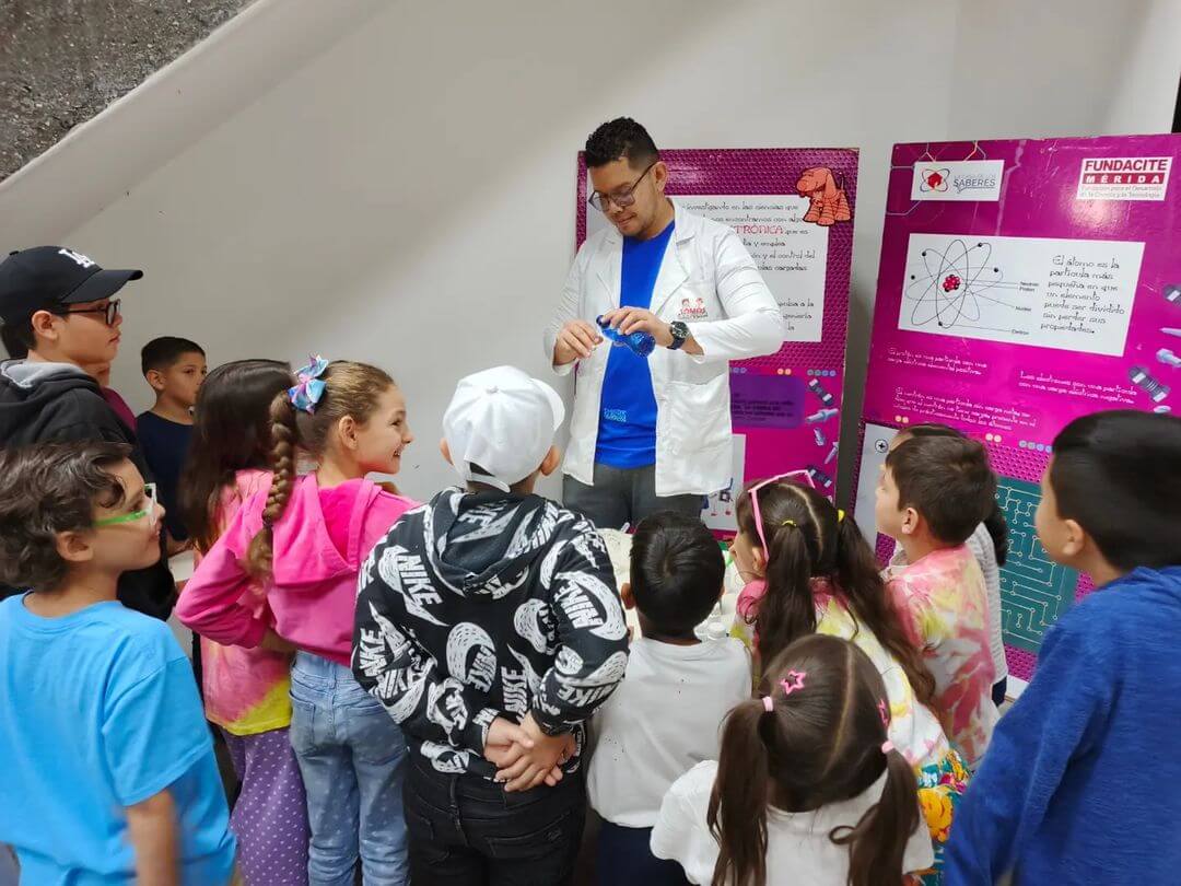 Lee más sobre el artículo Niños y niñas de Mérida aprenden sobre ciencia y tecnología en plan vacacional