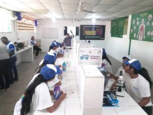 Lee más sobre el artículo Gobierno Bolivariano instala nuevos laboratorios de química y biología en Amazonas