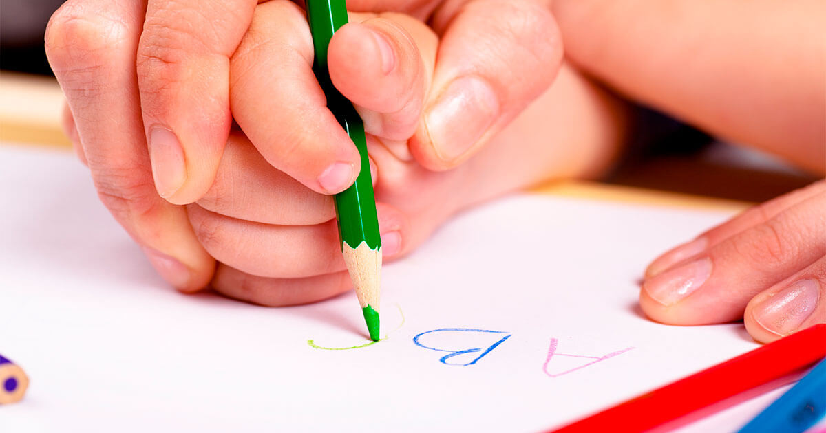 Lee más sobre el artículo Escribir a mano: clave para el desarrollo cognitivo y la memoria