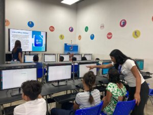 Lee más sobre el artículo Estudiantes de La Guaira aprenden sobre tecnología con el Mincyt