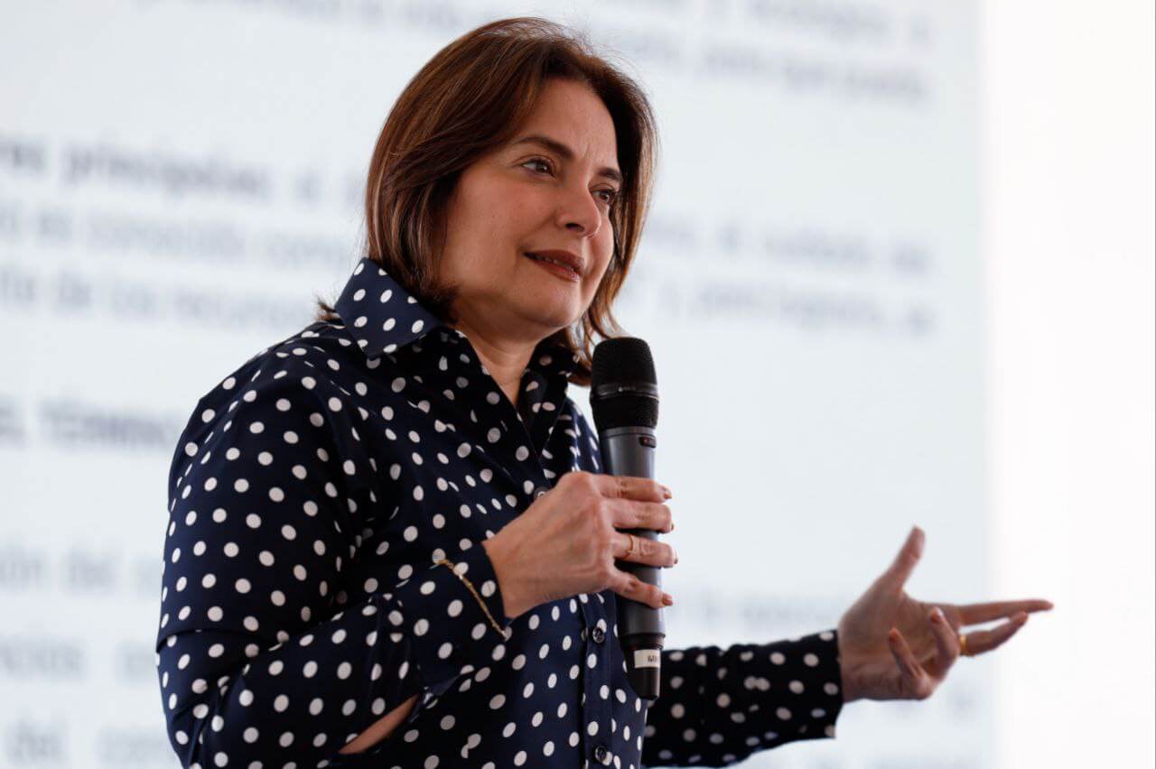 Lee más sobre el artículo Ministra Gabriela Jiménez Ramírez exhorta a colocar el conocimiento científico al servicio del pueblo