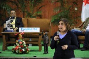 Lee más sobre el artículo Gobierno Bolivariano dota con nuevos microscopios al Laboratorio de Histocitotecnología de la UPTM de Mérida