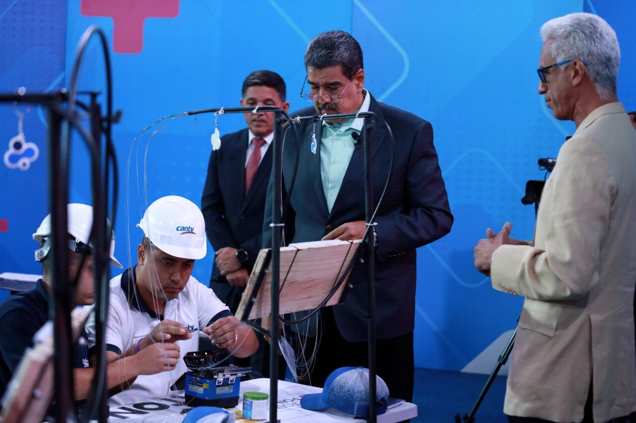 Lee más sobre el artículo Presidente Maduro autoriza oferta pública para implementar tecnología 5G en el país