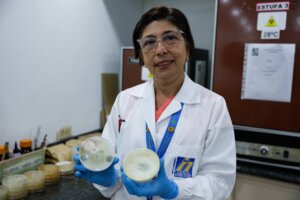 Lee más sobre el artículo Mujeres en ciencia | Maribel Dolande: defensora apasionada de la micología médica