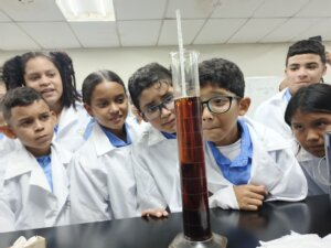 Lee más sobre el artículo Laboratorios de la Fundación Inzit abren sus puertas al semillero científico zuliano