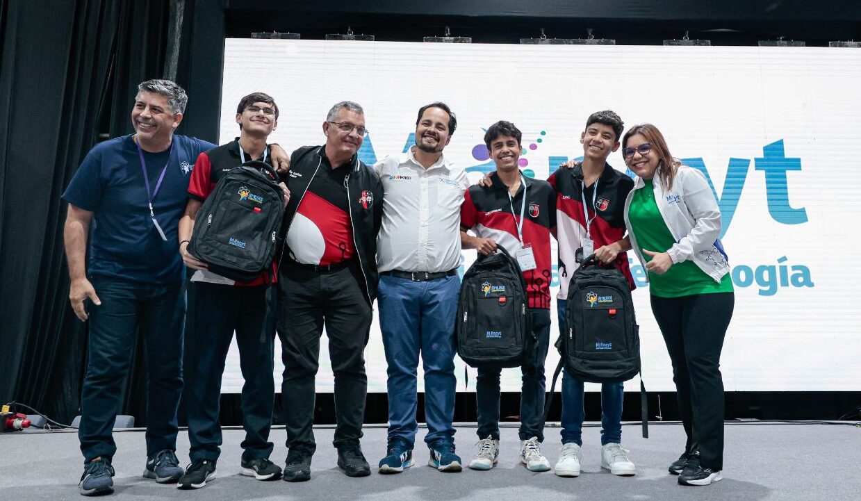 Lee más sobre el artículo Jóvenes del Programa Nacional Semilleros Científicos presentan su robot «Lucas»