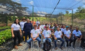 Lee más sobre el artículo Gobierno Bolivariano entrega 1.700 plántulas de cacao a productores en Mérida