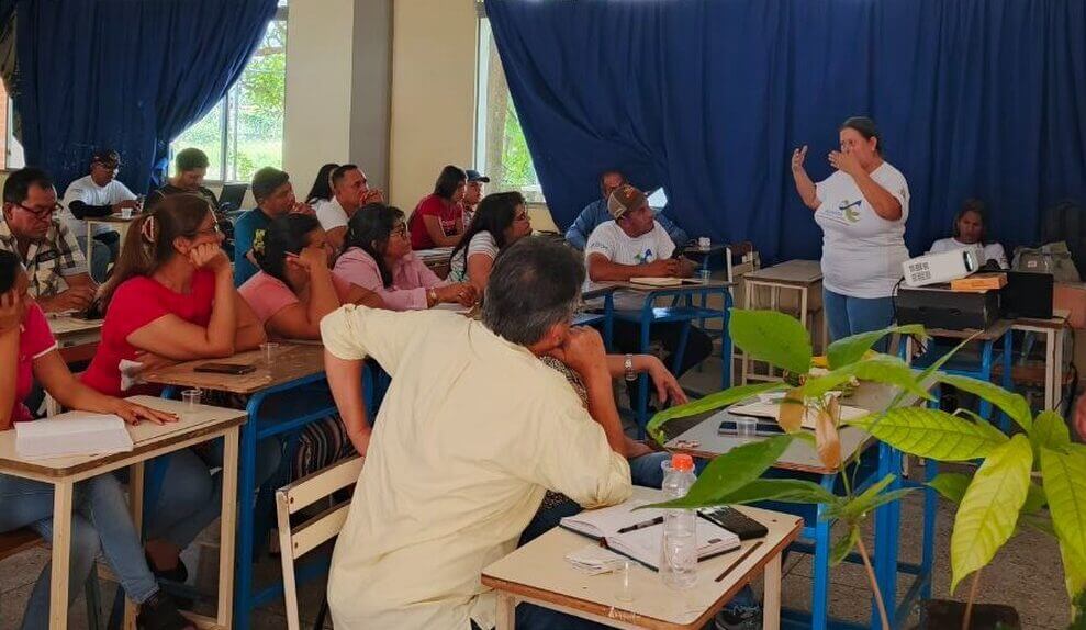 Lee más sobre el artículo Impulsan buenas prácticas agrícolas para fortalecer el cultivo de cacao en Barinas
