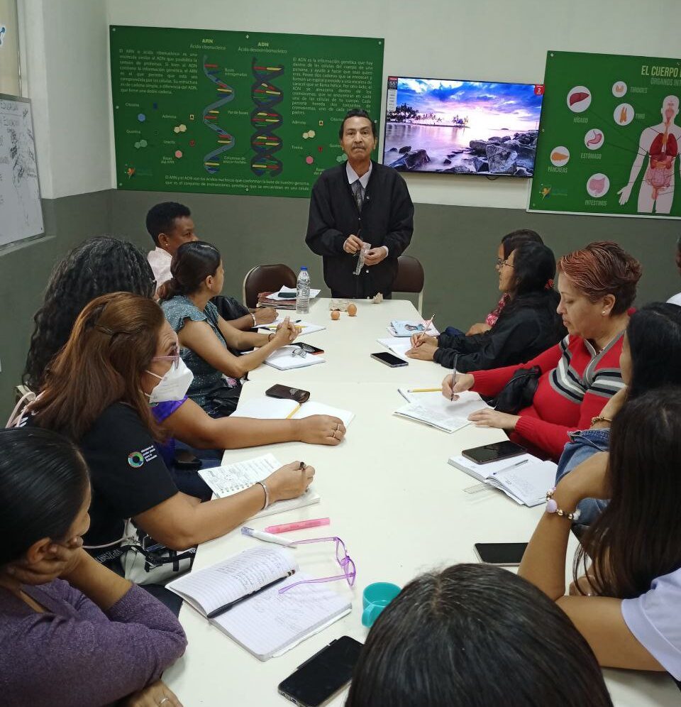 Lee más sobre el artículo Docentes de Caracas inician ciclo de formación en estrategias didácticas y lúdicas para la enseñanza de la ciencia