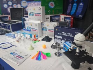 Lee más sobre el artículo Gobierno Bolivariano entrega kits de laboratorio a instituciones educativas de Anzoátegui