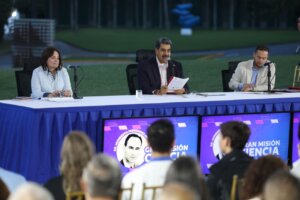 Lee más sobre el artículo Presidente Maduro aprueba financiamiento de 200 nuevos proyectos de investigación científica