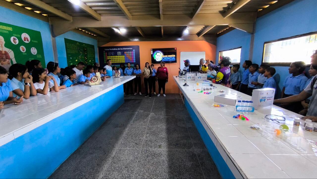Lee más sobre el artículo Gobierno Bolivariano continúa instalación de laboratorios de ciencias en Amazonas