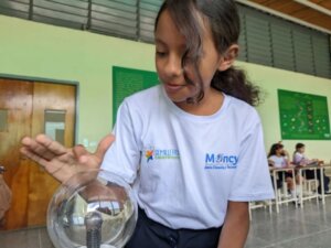 Lee más sobre el artículo Ofrecen jornada formativa en física y matemática a estudiantes de Lara