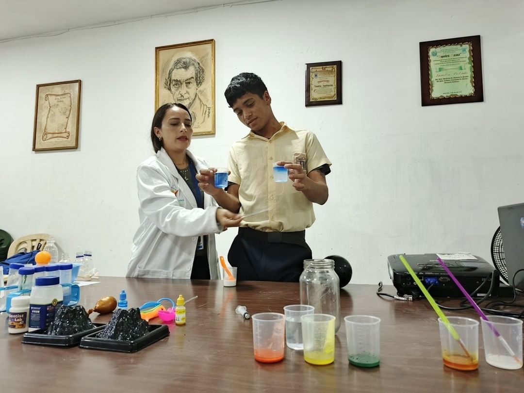 Lee más sobre el artículo Química y robótica inspiran vocaciones en estudiantes de Aragua