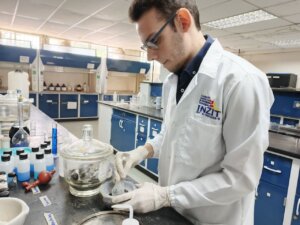 Lee más sobre el artículo Gabriel Galván: Químico Apasionado por la investigación de nanotecnología