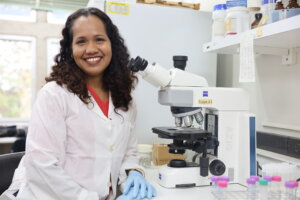 Lee más sobre el artículo Lisset Caraballo: científica apasionada por el estudio de los virus y bacterias en Venezuela