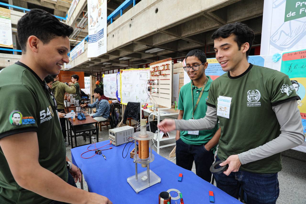 Lee más sobre el artículo Más de 300 expositores dicen presente en el XXIV Encuentro con la Física, Química, Matemática y Biología en Mérida