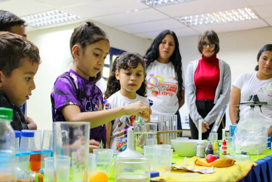 Lee más sobre el artículo Sala de Ciencias Anamaría Font: espacio para despertar vocaciones científicas en Lara