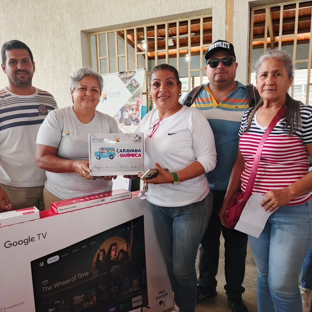 Lee más sobre el artículo Gobierno Bolivariano entrega aulas de ciencias y kits de Caravana de la Química en Barinas