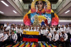 Lee más sobre el artículo Delegación venezolana rumbo a la Olimpiada Mundial de Robótica en Turquía
