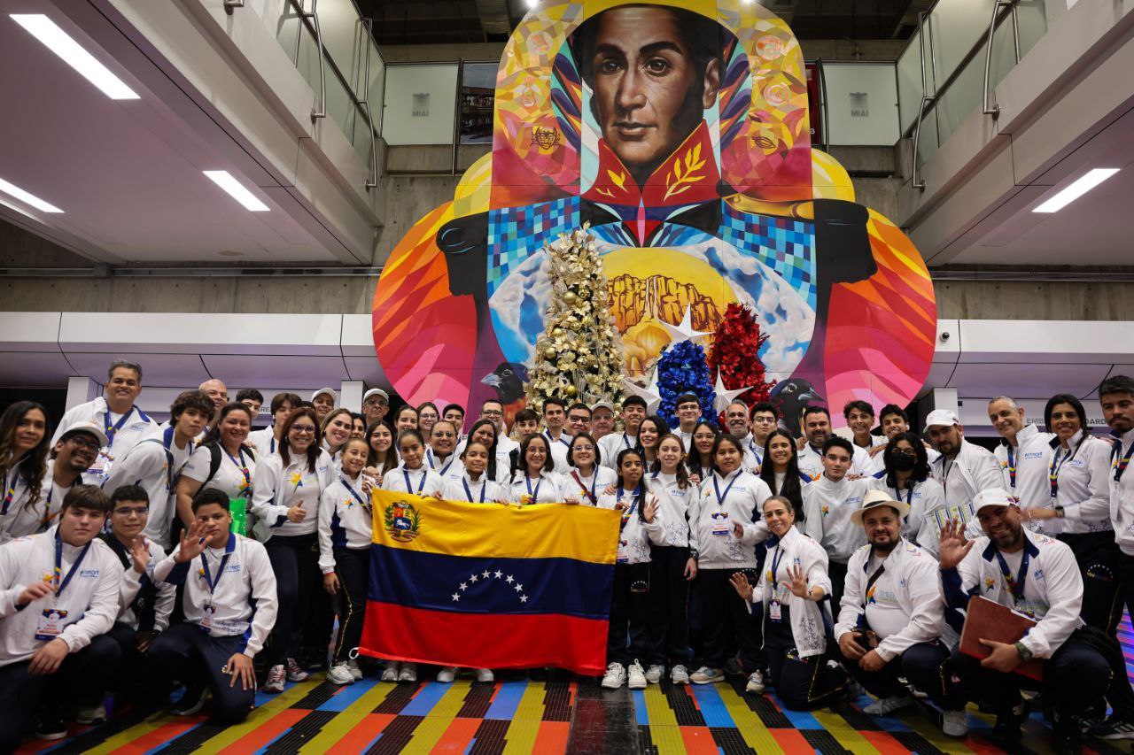 Lee más sobre el artículo Delegación venezolana rumbo a la Olimpiada Mundial de Robótica en Turquía