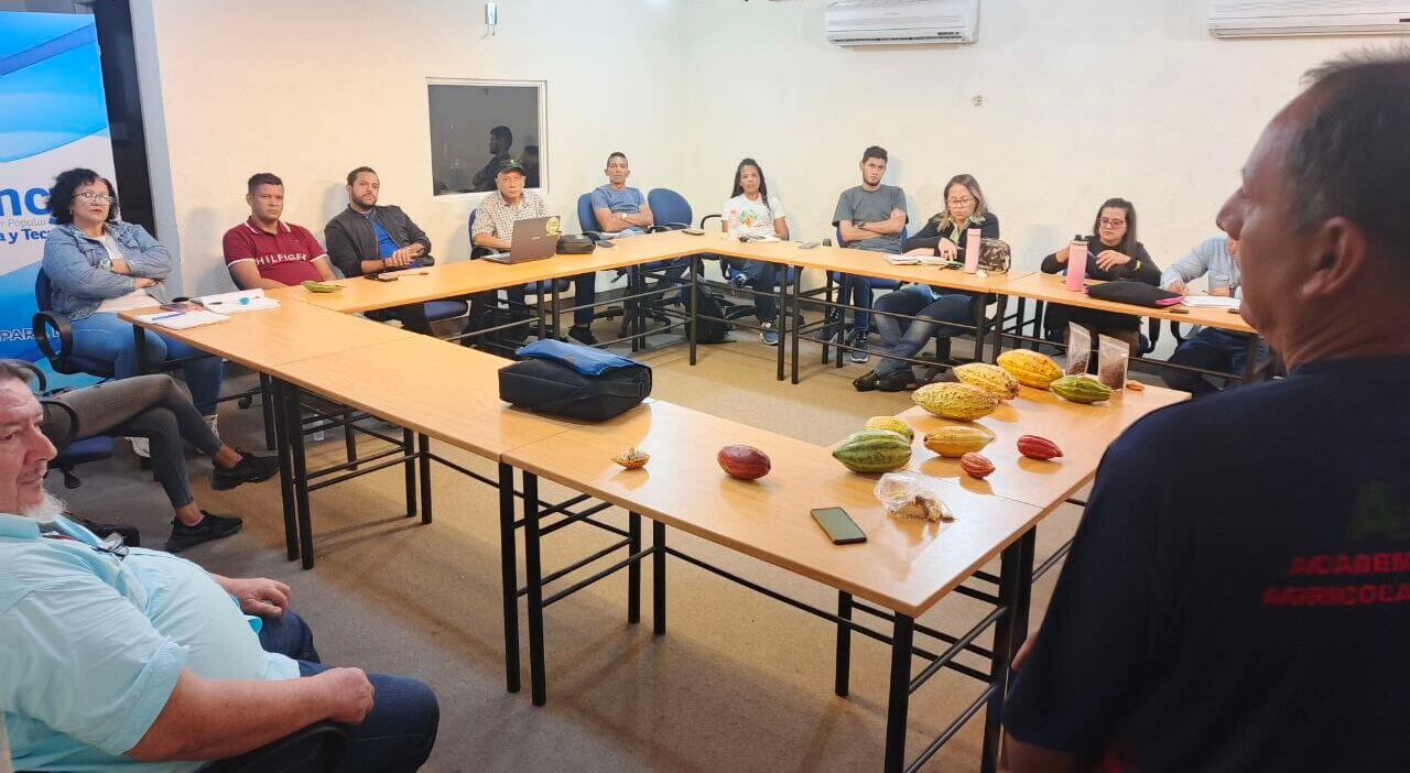 Lee más sobre el artículo Investigadores y productores fortalecen la cultura cacaotera en Portuguesa