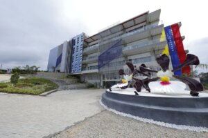 Lee más sobre el artículo Inauguran la Universidad Nacional de las Ciencias Dr. Humberto Fernández-Morán para garantizar el talento científico del país