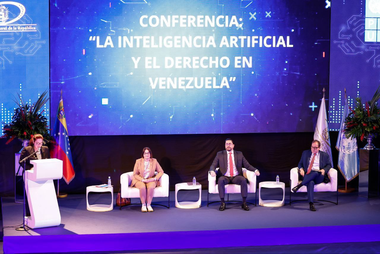 Lee más sobre el artículo Analizan importancia y desafíos de la Inteligencia Artificial en el marco jurídico venezolano