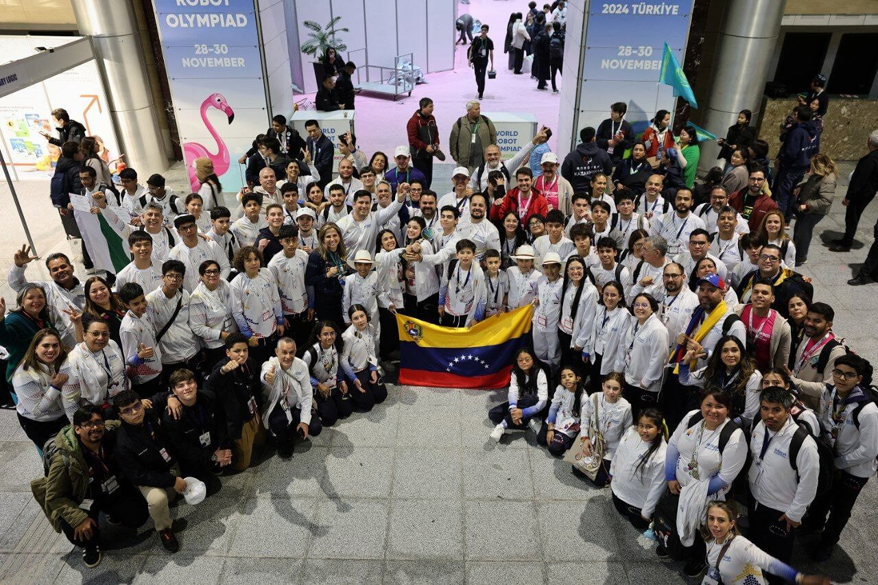 Lee más sobre el artículo Destacada participación de Venezuela en Olimpiada Mundial de Robótica Türkiye 2024