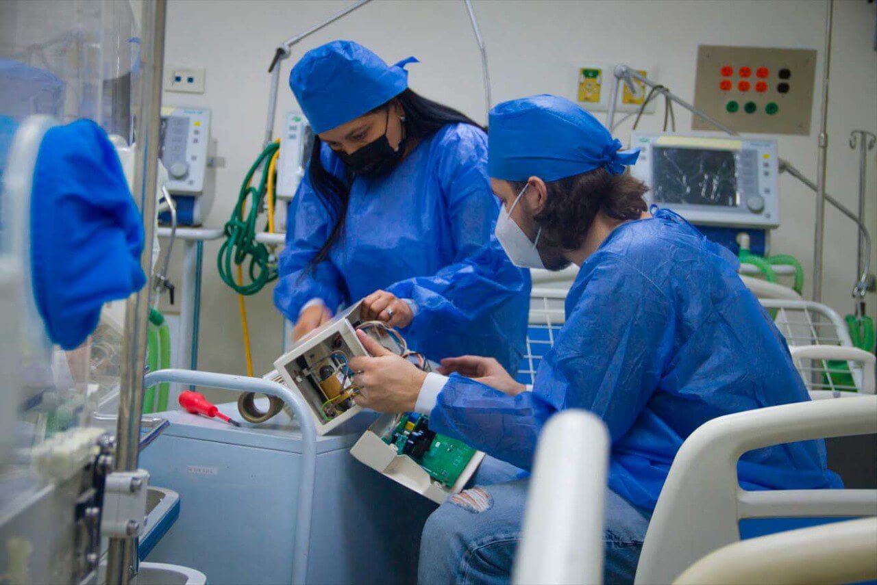 Lee más sobre el artículo Cayapa Heroica: Un impulso a la ciencia y la tecnología con la reparación de más de 6.600 equipos