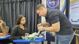 Lee más sobre el artículo Futuros ingenieros de la UCV desmenuzan el mundo de la fibra óptica junto a la Fundación Cendit