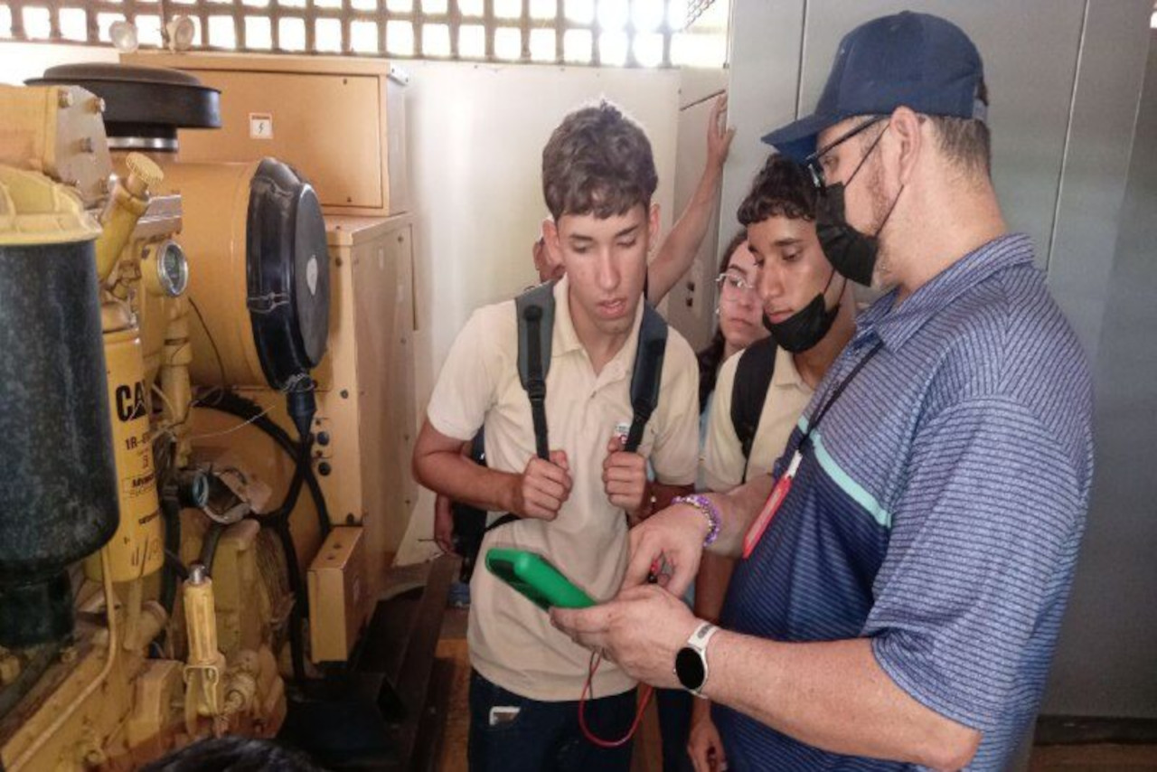Lee más sobre el artículo Mujeres y jóvenes estudiantes lideran reparación de equipos médicos en el Zulia con la Cayapa Heroica