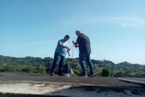 Lee más sobre el artículo Investigadores venezolanos instalan estación meteorológica para optimizar producción de cacao en El Guapo