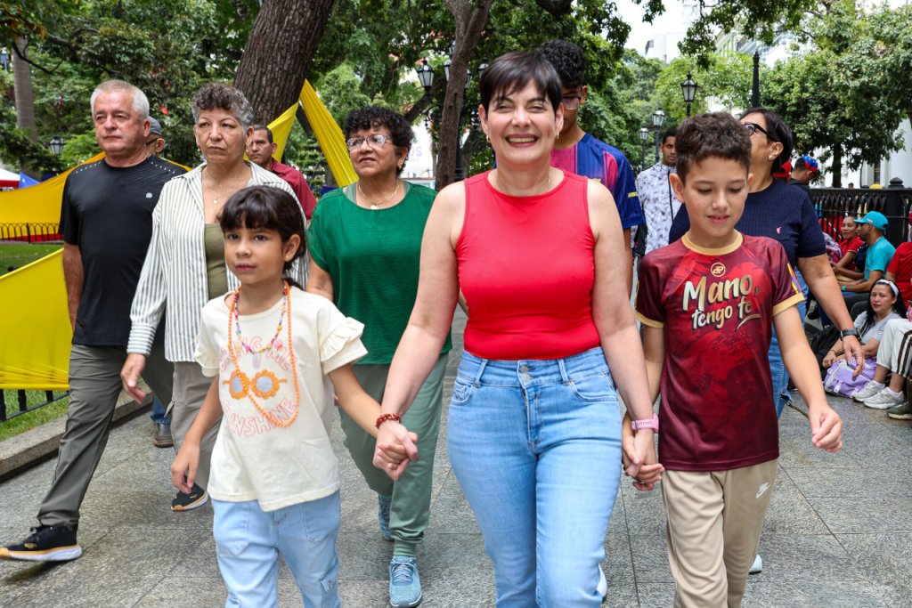 Ministra Gabriela Jiménez destaca el compromiso del pueblo en jornada de alistamiento militar