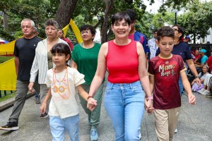 Lee más sobre el artículo Ministra Gabriela Jiménez destaca el compromiso del pueblo en jornada de alistamiento militar